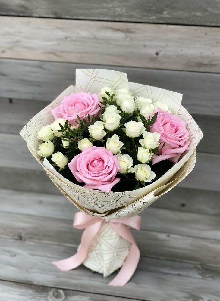 Букет цветов из: Розы в Малое Карасево