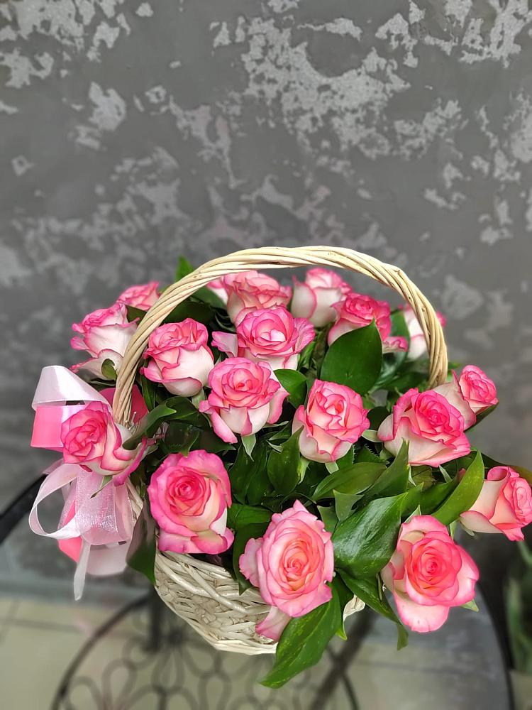 Цветочная композиция из Розы в корзине в Малое Карасево