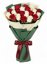 Букет Микс из красных и белых роз в Малое Карасево