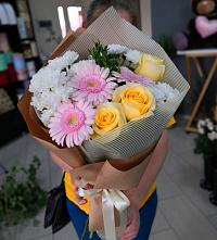 Букет цветов из:  Герберы, Розы и Хризантемы в Малое Карасево