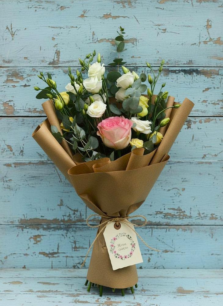 Букет цветов из: Розы и Лизиантусы в Малое Карасево