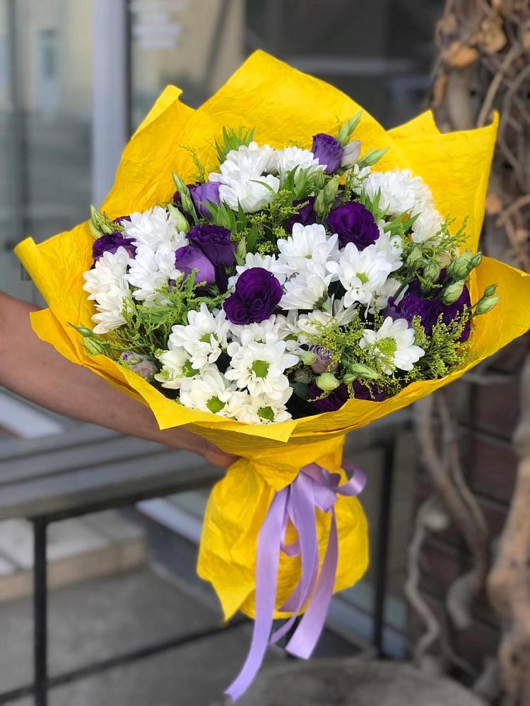 Букет цветов из: Ирисы, Хризантемы и Ромашки в Малое Карасево