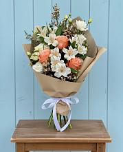 Букет цветов из:  Альстромерии, Лизиантусы, Розы и Хризантемы #REPLACE_PRED# Малое Карасево