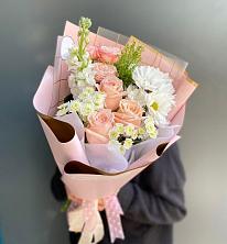 Букет цветов из:  Хризантемы и Розы в Малое Карасево