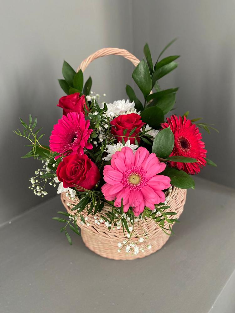 Цветочная композиция из Розы, Хризантемы и Герберы в корзине в Малое Карасево