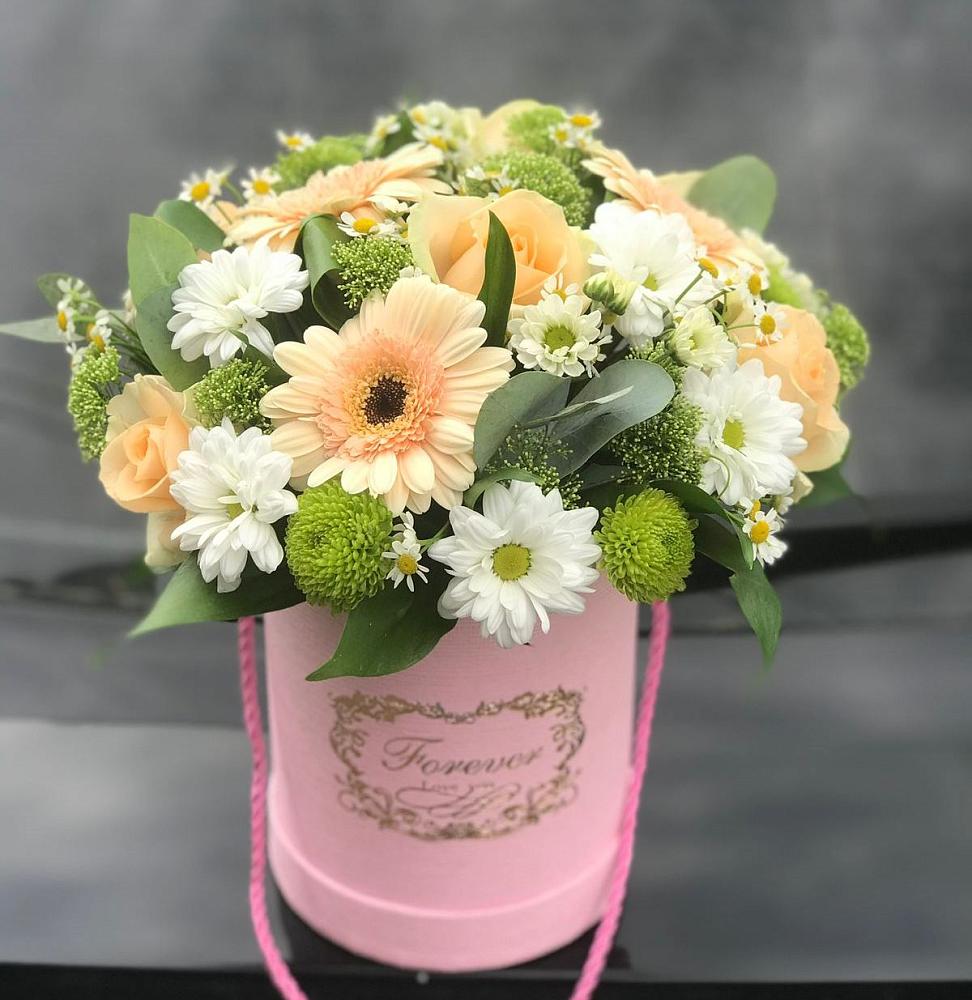 Цветочная композиция из Розы, Герберы и Хризантемы в шляпной коробке в Малое Карасево