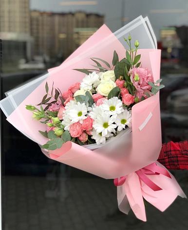 Букет цветов из: Розы, Лизиантусы и Хризантемы в Малое Карасево