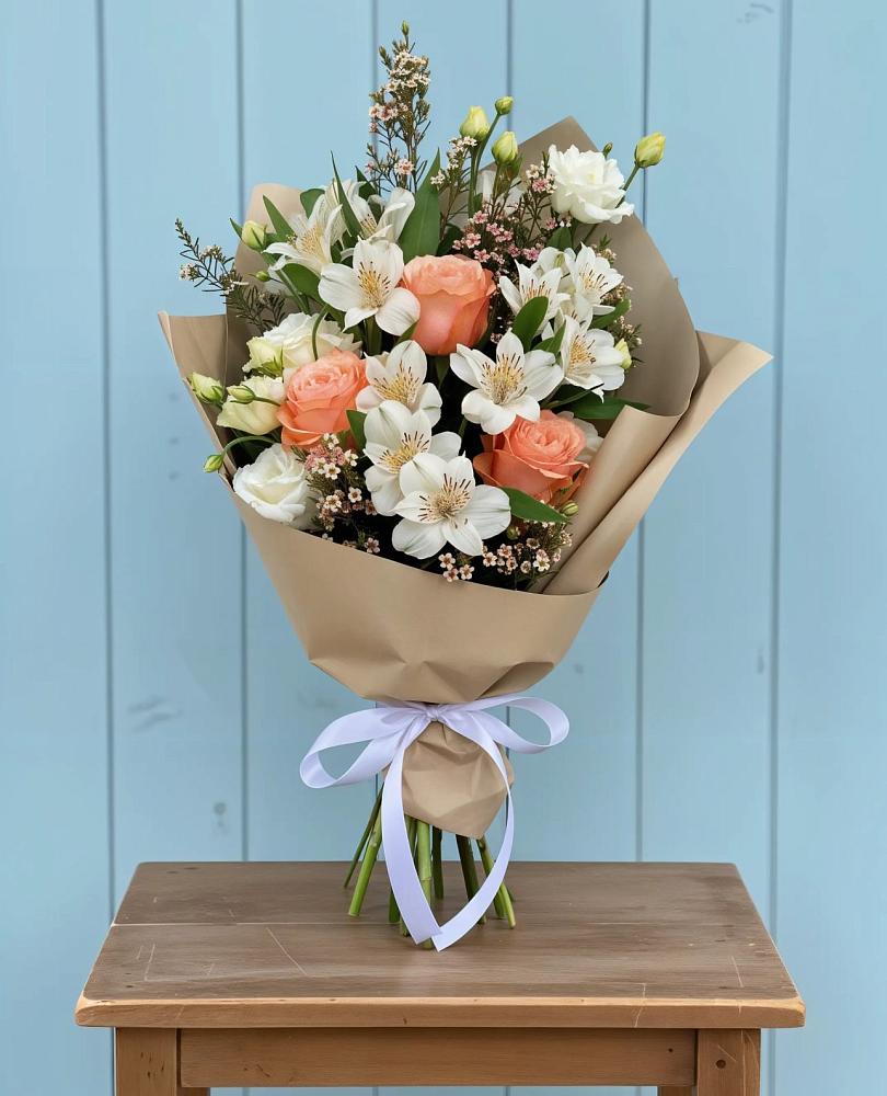 Букет цветов из: Альстромерии, Лизиантусы, Розы и Хризантемы в Малое Карасево
