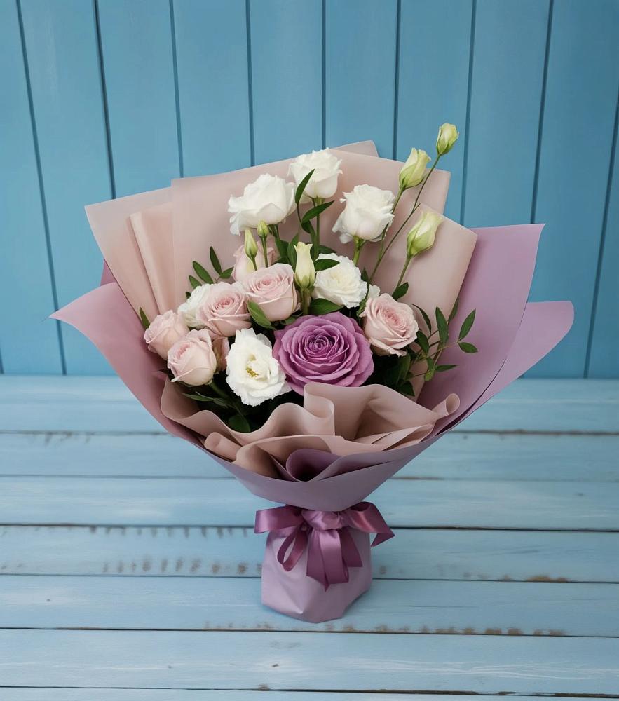 Букет цветов из: Розы и Лизиантусы в Малое Карасево